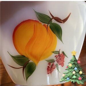 Fire King fruit bowl with peaches and grapes. Very good condition.